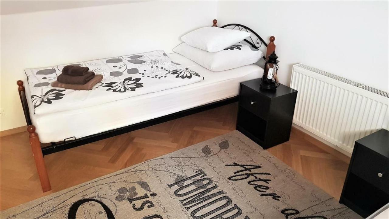 Old Town - Terrace & Parking Apartment